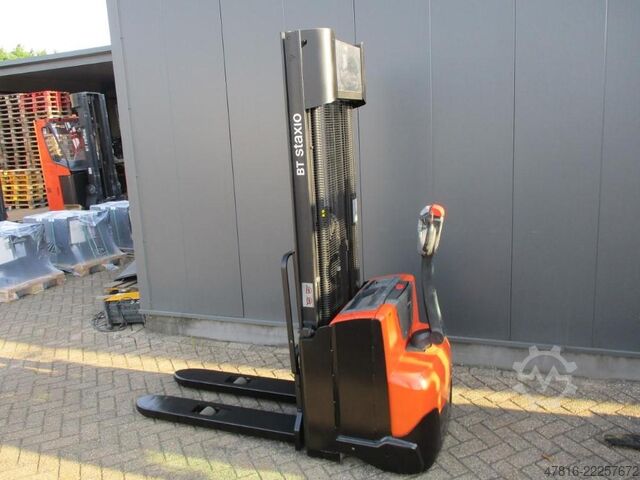 Pallet stacker BT SWE120