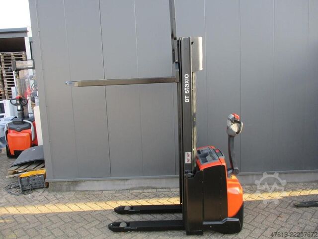 Pallet stacker BT SWE120