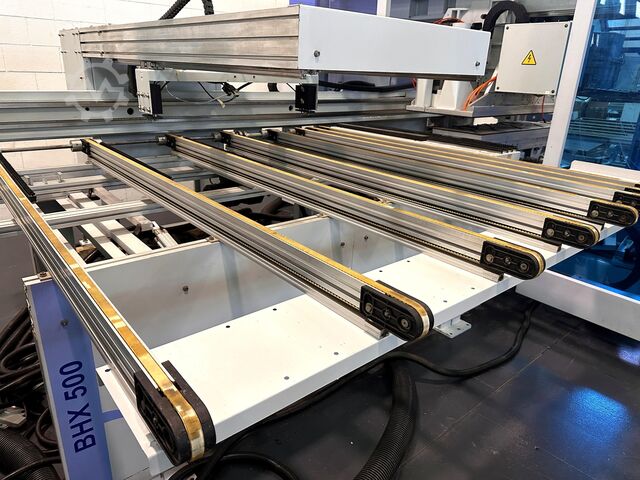 Bearbeitungszentrum mit Durchlauf WEEKE BHX 500