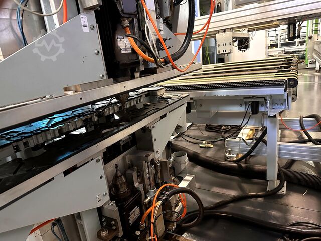 Bearbeitungszentrum mit Durchlauf WEEKE BHX 500