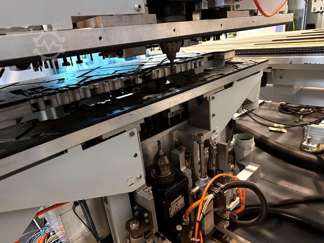 Bearbeitungszentrum mit Durchlauf WEEKE BHX 500