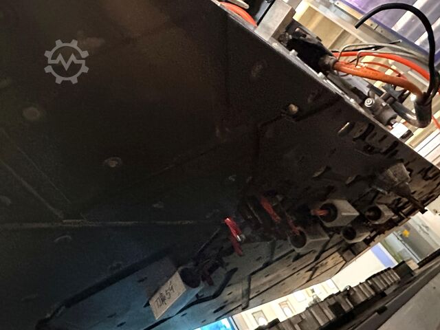 Bearbeitungszentrum mit Durchlauf WEEKE BHX 500