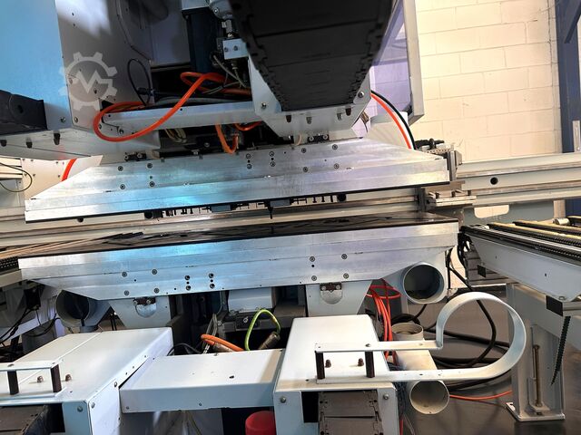 Bearbeitungszentrum mit Durchlauf WEEKE BHX 500