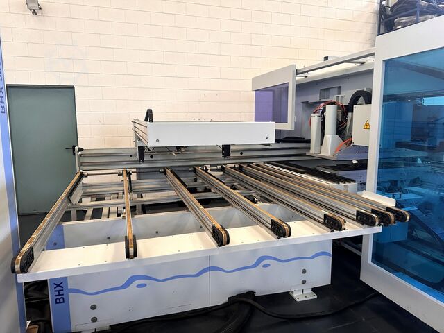 Bearbeitungszentrum mit Durchlauf WEEKE BHX 500