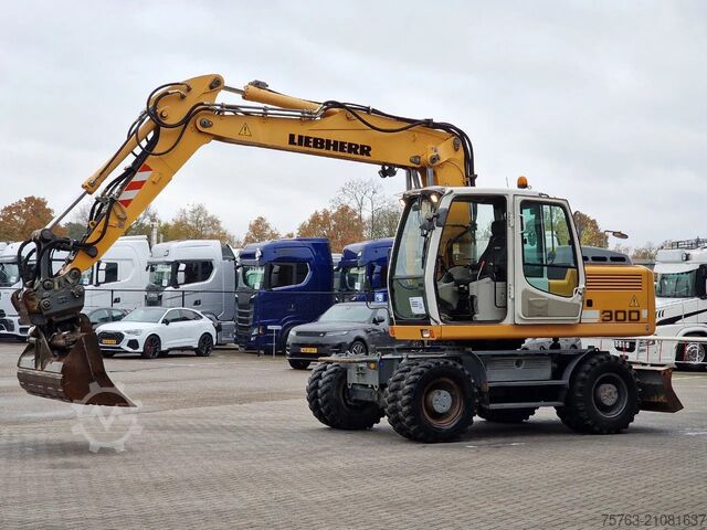 Radbagger Liebherr A900C - 95 KW - Central Greasing -