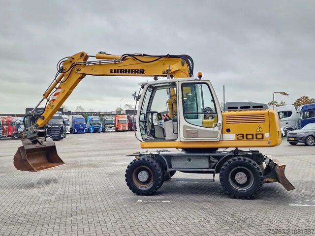 Radbagger Liebherr A900C - 95 KW - Central Greasing -