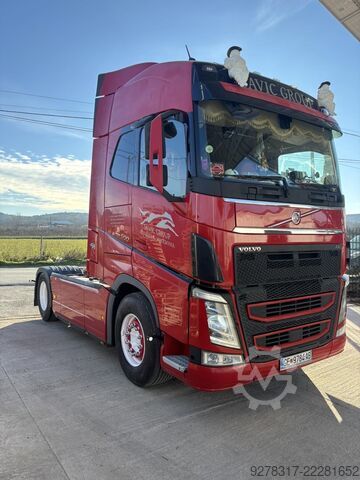 Standard tractor unit Volvo FH500