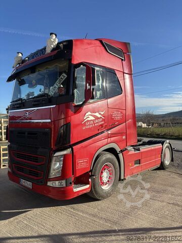 Standard tractor unit Volvo FH500