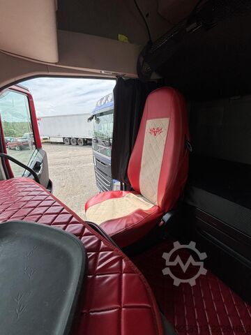 Standard tractor unit Volvo FH500