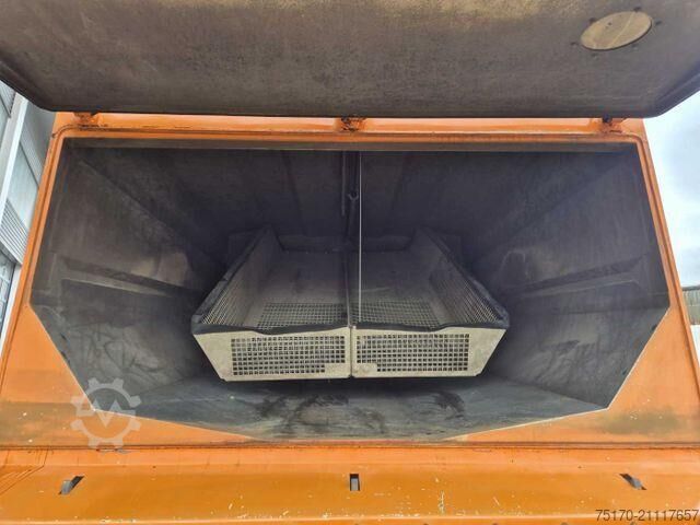 Kehrmaschine Mercedes-Benz Actros 2032 A 4x4 Bucher STKF 9500 Airport 30x