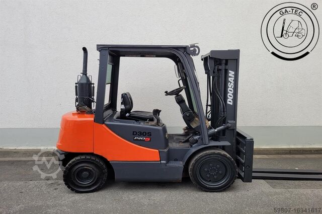 Diesel forklift Doosan D30S-5