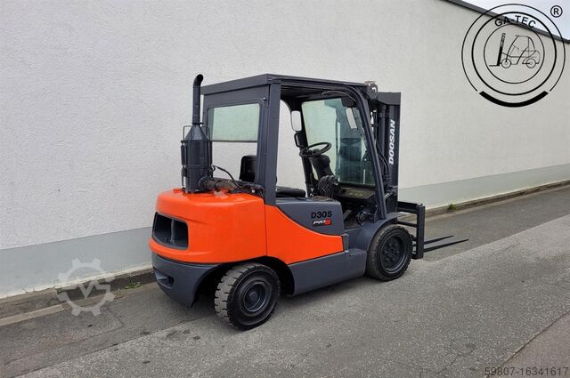 Diesel forklift Doosan D30S-5