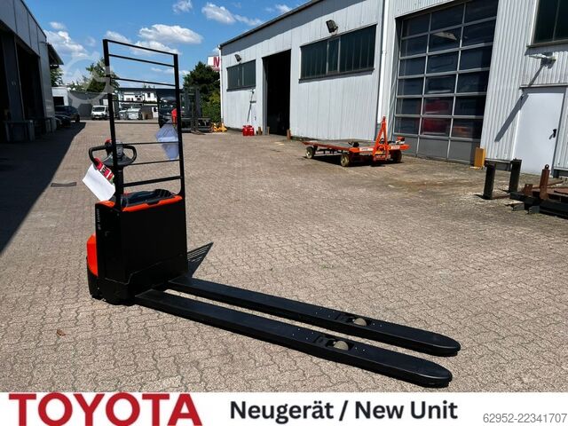 Electric Pallet Truck Toyota LWE 200 / neu!