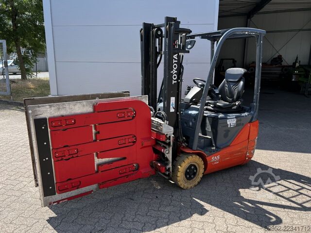 Electric 3-wheel forklift Toyota 8 FBE 15 T / Akku 2025!