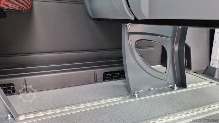 Minibus MERCEDES-BENZ 10 Sprinter Lord Light 22 Sitzer Vorlauffahrzeug