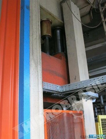 Four Column Press - Hydraulic Caronno 650 Tonnen Viersäulenpresse