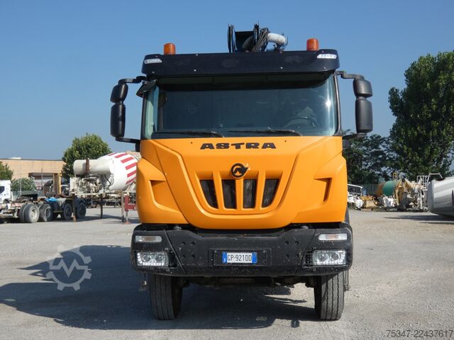 Betonpumpen-LKW Astra HD9 6450