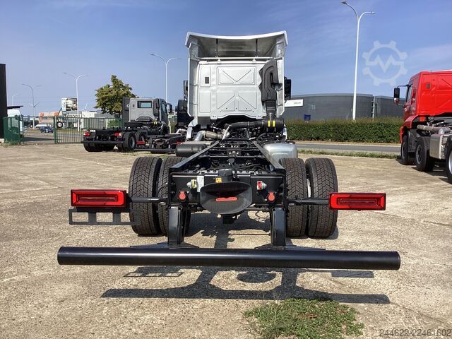 Custom body truck Ford Ford 4x2 Road 1833 Daycab