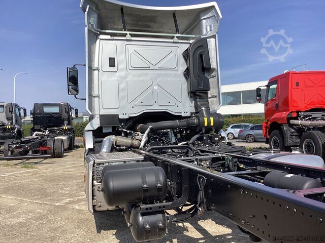 Custom body truck Ford Ford 4x2 Road 1833 Daycab