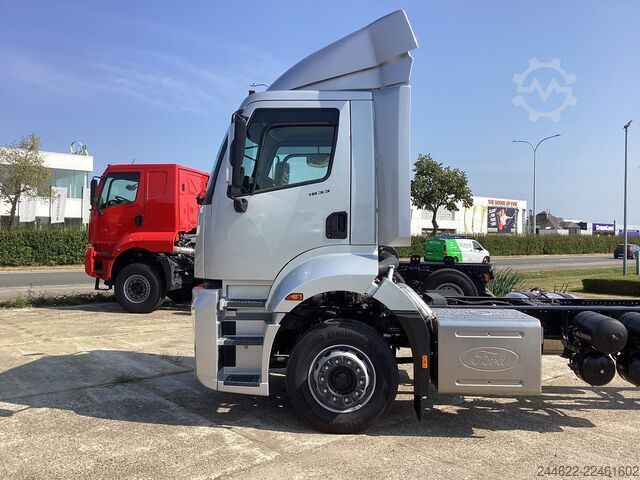 Custom body truck Ford Ford 4x2 Road 1833 Daycab
