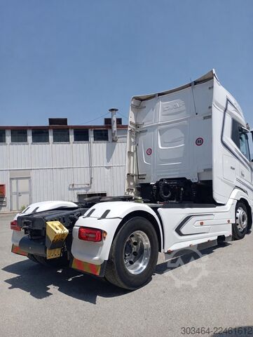 Standard tractor unit DAF XG+ 530 euro 6e FULL PNEUM. & Full Opt.