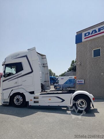 Standard tractor unit DAF XG+ 530 euro 6e FULL PNEUM. & Full Opt.