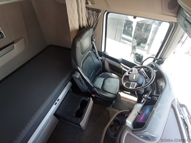 Standard tractor unit DAF XG+ 530 euro 6e FULL PNEUM. & Full Opt.