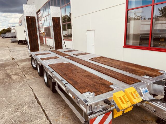 Low loader trailer Möslein TT 31  31 t Tridem- Tieflader 3 Achs, 8 m LadeflächeNeufahrzeug