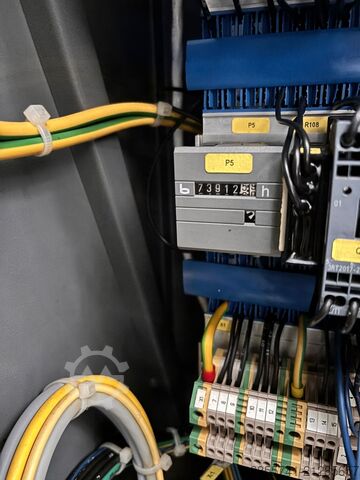 Vertikales Bearbeitungszentrum CHIRON FZ 15 W baseline-Korbwechsler