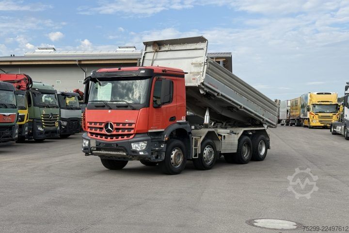 Dreiseitenkipper LKW Mercedes-Benz Arocs 3243 8x4 Schwarzmüller / Swiss-Vehicle