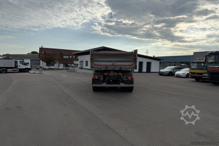 Dreiseitenkipper LKW Mercedes-Benz Arocs 3243 8x4 Schwarzmüller / Swiss-Vehicle