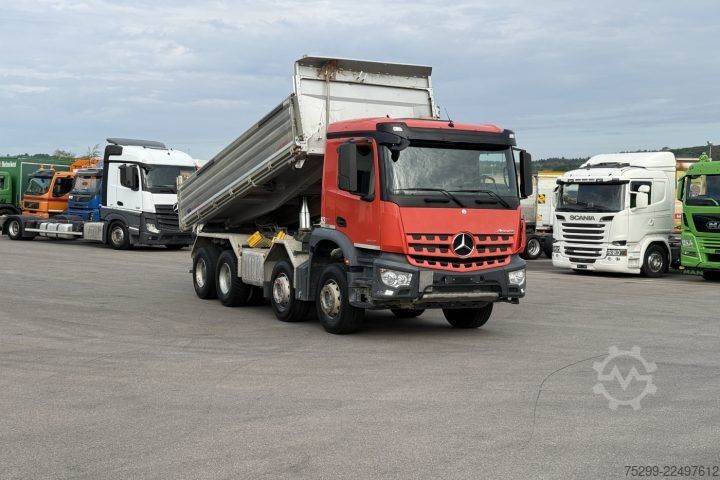 Dreiseitenkipper LKW Mercedes-Benz Arocs 3243 8x4 Schwarzmüller / Swiss-Vehicle