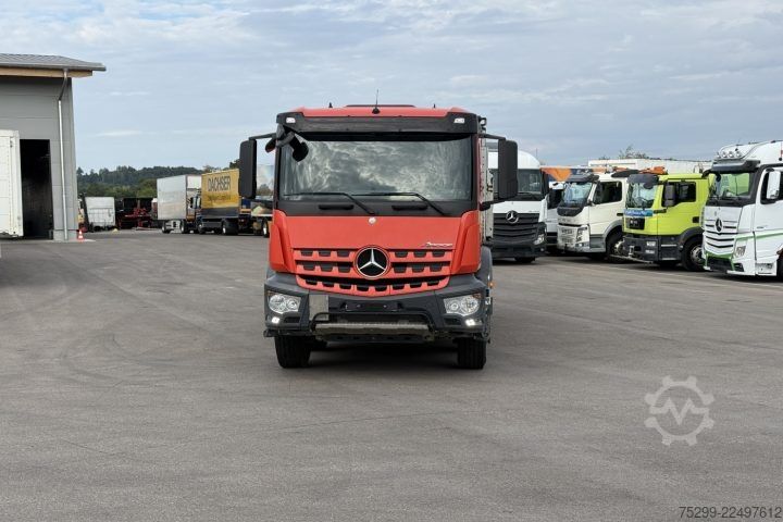 Dreiseitenkipper LKW Mercedes-Benz Arocs 3243 8x4 Schwarzmüller / Swiss-Vehicle