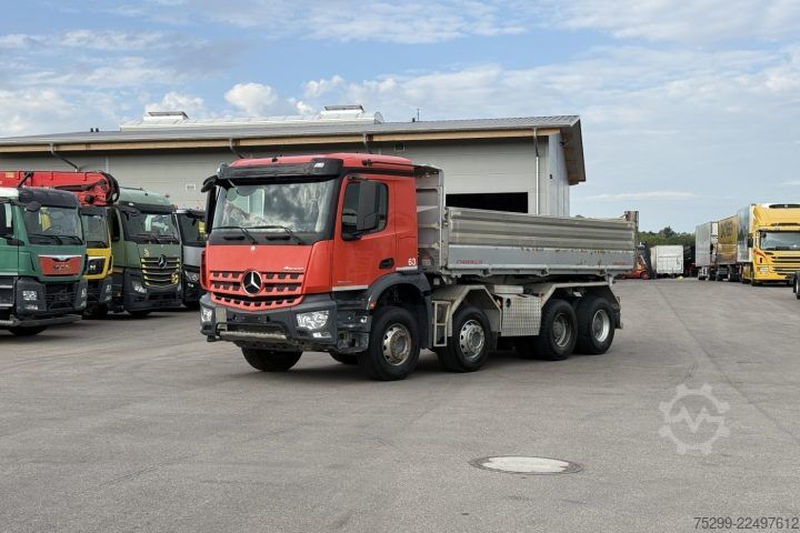Dreiseitenkipper LKW Mercedes-Benz Arocs 3243 8x4 Schwarzmüller / Swiss-Vehicle