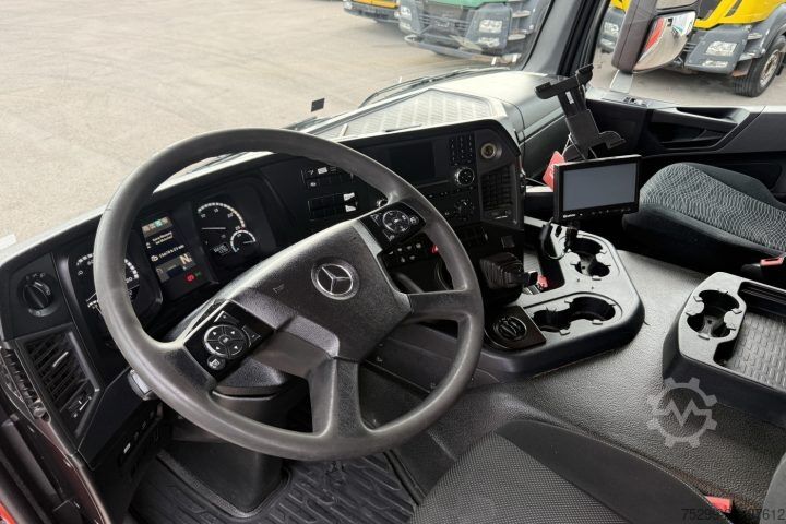 Dreiseitenkipper LKW Mercedes-Benz Arocs 3243 8x4 Schwarzmüller / Swiss-Vehicle