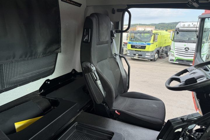Dreiseitenkipper LKW Mercedes-Benz Arocs 3243 8x4 Schwarzmüller / Swiss-Vehicle