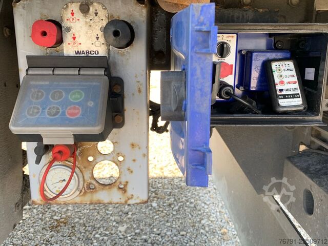Walking floor semitrailer KRAKER CF-Z 92m³_ BPW_ Liftach_ Funk_ Hochdruckreiniger