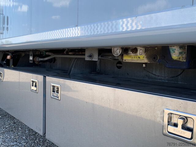 Walking floor semitrailer KRAKER CF-Z 92m³_ BPW_ Liftach_ Funk_ Hochdruckreiniger