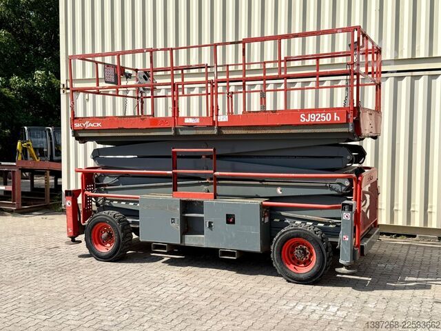 Work platform Skyjack SJ9250RT 4x4 / 17.2 Meter / 2016 BJ