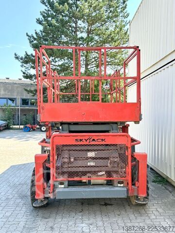 Work platform Skyjack SJ8841RT 4x4 Diesel / 14.3 Meter