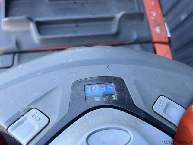 Electric Pallet Truck BT LPE200