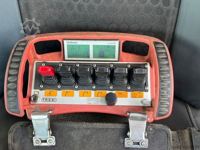 LKW mit Pritsche (offen) VOLVO FM 330 4x4 Pritsche Kran Singelreifen Funkfernbe