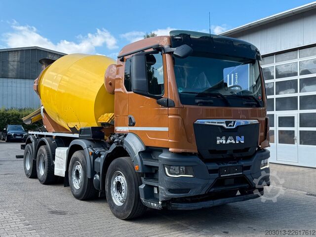 Concrete mixer truck MAN 35.400 8x4 BB CH Betonmischer Liebherr 9 m³