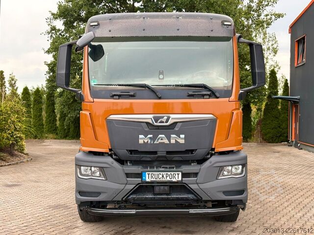 Concrete mixer truck MAN 35.400 8x4 BB CH Betonmischer Liebherr 9 m³