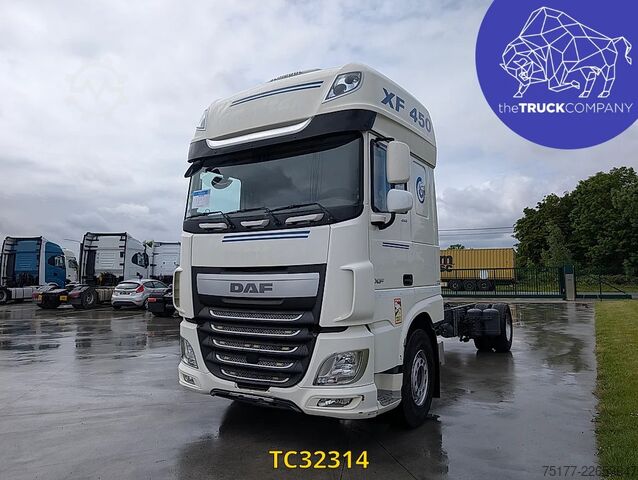 Chassis with cab DAF XF 450