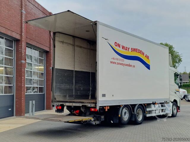 Suitcase Volvo FH 13.460 lowroof 6x2 - Box with Sidedoors - 48...
