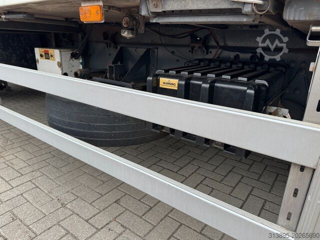 Refrigerated/freezer transport DAF CF65-300 Thermo-King (- 25 C ) 'D Hollandia Tai...
