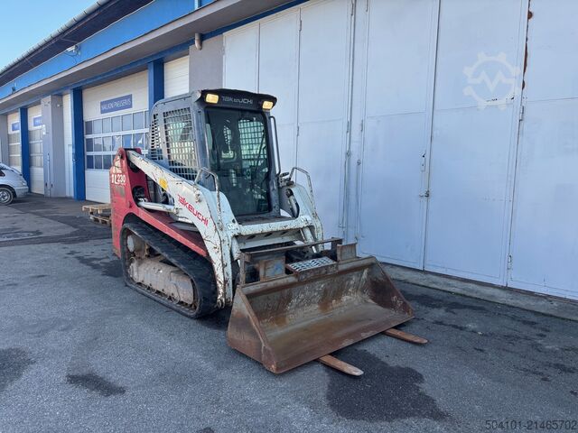 Compact loader Takeuchi TL230HF