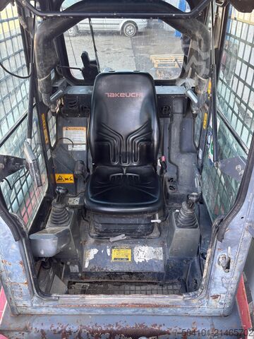 Compact loader Takeuchi TL230HF