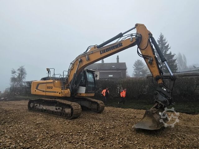 Chain excavator LIEBHERR R 922 Litronic